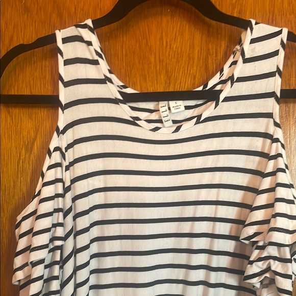 Elle Relaxed White and Blue Cut Out Blouse - Picture 7 of 7